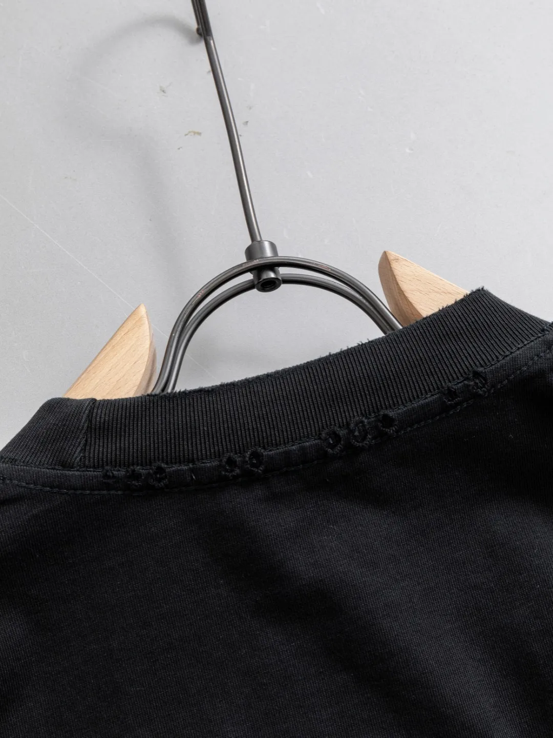 P100✨🔥 [BALENCIAGA] 2026FW short-sleeved T-shirt Premium 26s double yarn 300g fabric embroidery fraying process Color: Black White Red Size: S M L XL 2XL